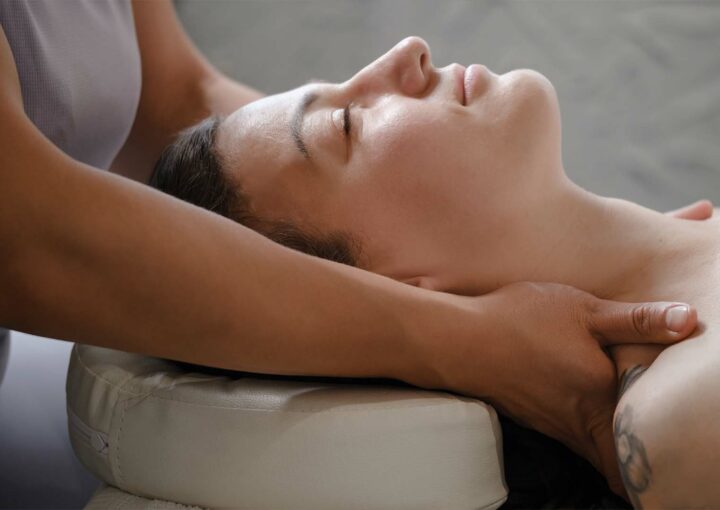 massagem terapêutica dor, tensão e recuperação — o que a evidência apoia1